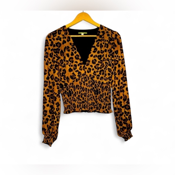 NWOT GIANI BINI LONG SLEEVE LEOPARD SMOCKED BLOUSE SIZE MEDIUM - Picture 2 of 5